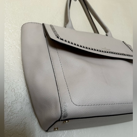 Kate Spade -Large handbag with matching wallet. Kept is duster bag - Picture 7 of 10